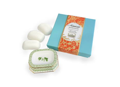 APPLE LACE HEIRSAVONARE GIFT SOAP SET