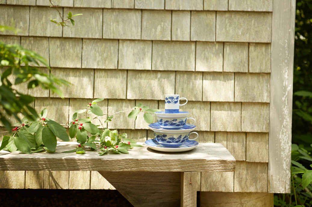 Elegant Tree Details on Blue Shou Pattern Make a Relaxing Brunch